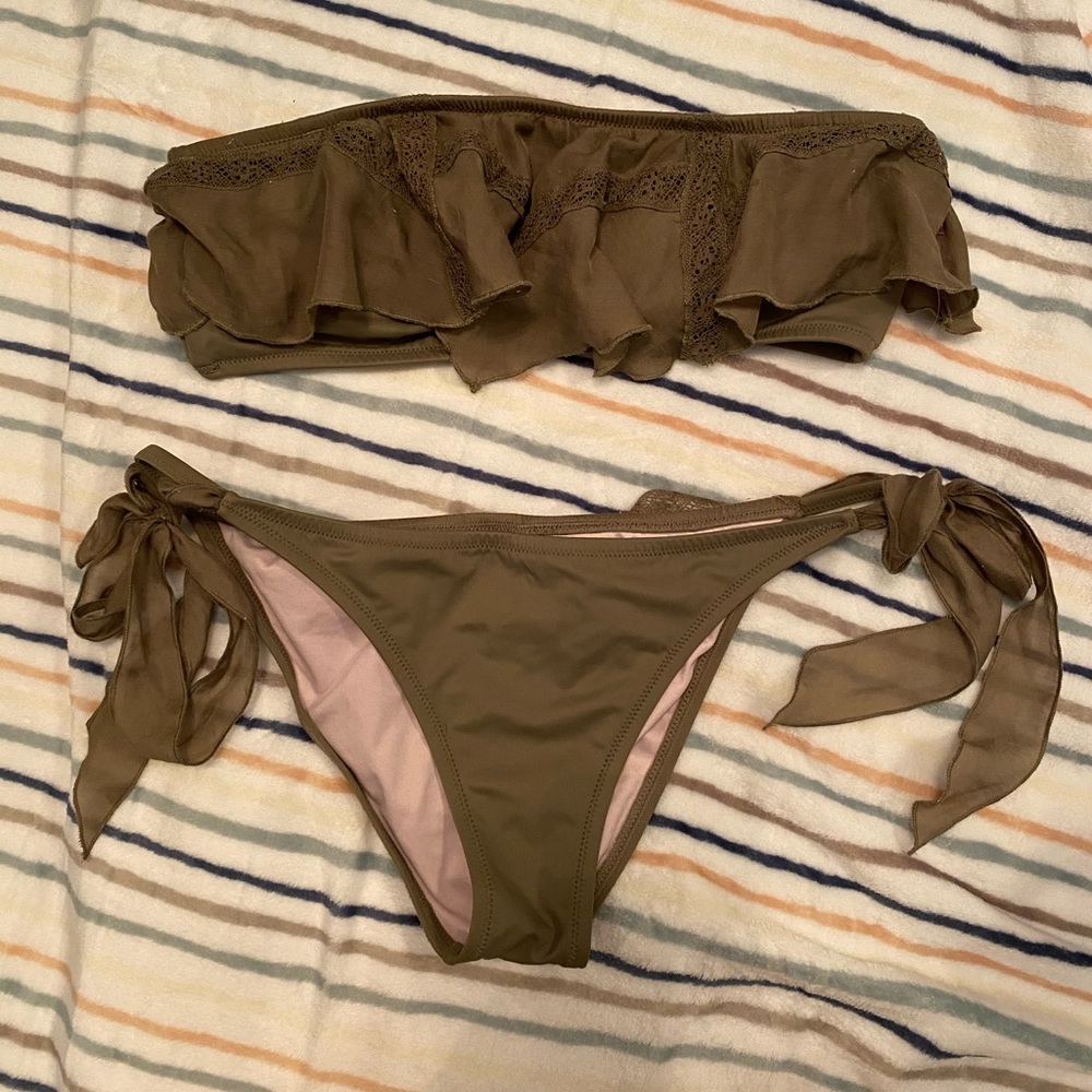 Victoria’s Secret lace strapless bikini set